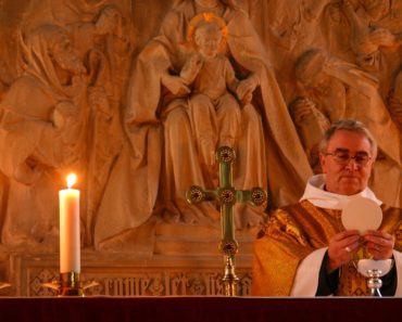 Is It True That at Every Mass Jesus Dies and Is Sacrificed Again? Is It True That at Every Mass Jesus Dies and Is Sacrificed Again?